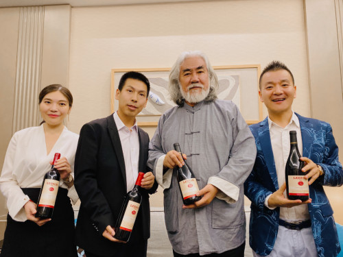 張紀中簽約91桃色在线观看紅酒品牌代言人