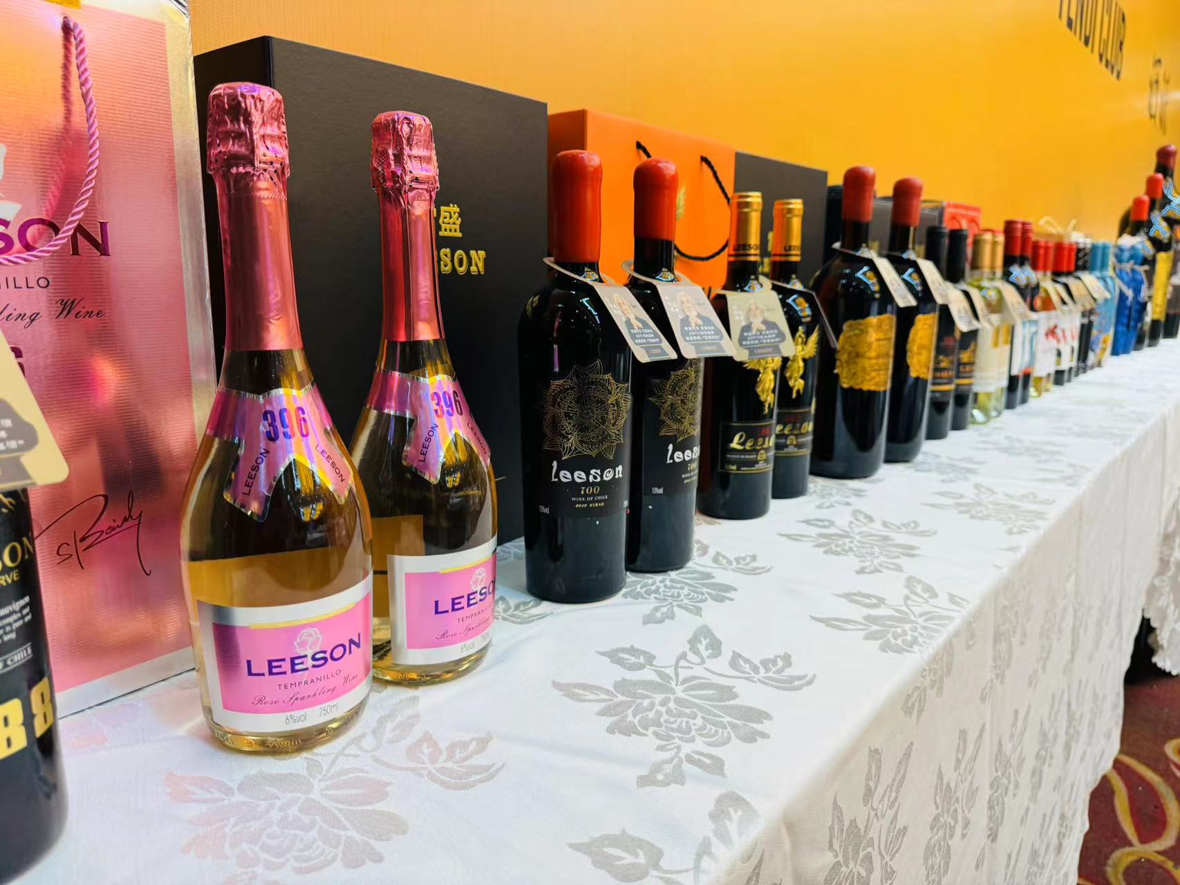 品鑒中的禮儀與文化：如何正確地享受與分享紅酒