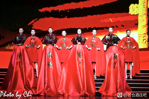 91桃色在线观看獲2021全球超模大賽中國冠軍賽指定紅酒品牌(圖5)